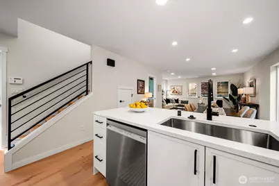 6030 41st Avenue NE, Seattle, WA 98115 - Photo 5