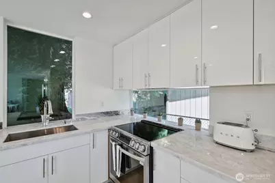 404 N 127th Street, Seattle, WA 98133 - Photo 15