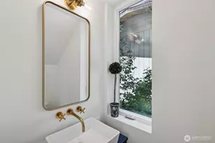 404 N 127th St, Seattle, WA 98133 - Photo 17