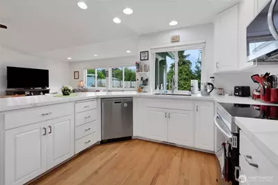10909 Vickery Avenue E, Tacoma, WA 98446 - Photo 13
