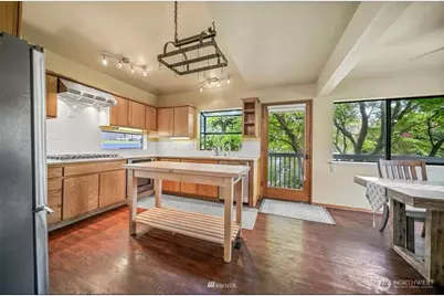 739 NE Woods Court, Bremerton, WA 98311 - Photo 9