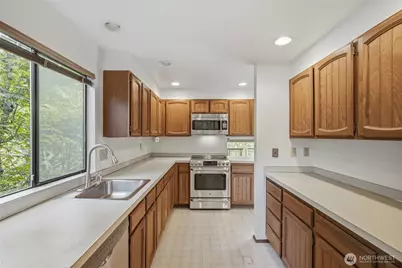 104 168th Avenue NE, Bellevue, WA 98008 - Photo 17