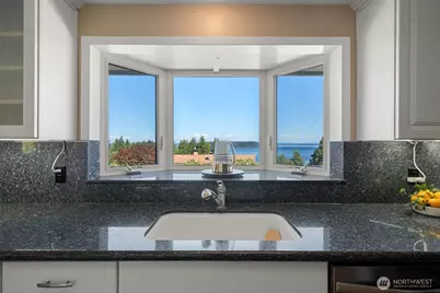 8102 E Seaview Drive, Port Orchard, WA 98366 - Photo 11