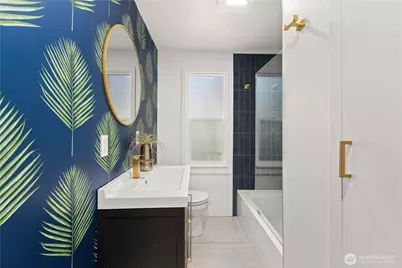 3235 W Viewmont Way W, Seattle, WA 98199 - Photo 13