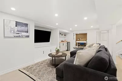 3235 W Viewmont Way W, Seattle, WA 98199 - Photo 17
