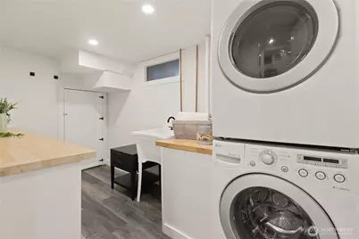 3235 W Viewmont Way W, Seattle, WA 98199 - Photo 21