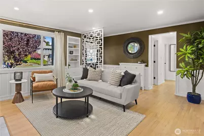 3235 W Viewmont Way W, Seattle, WA 98199 - Photo 5