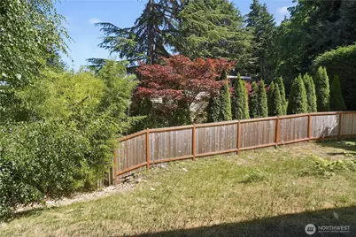 10606 Roosevelt Way NE, Seattle, WA 98125 - Photo 9