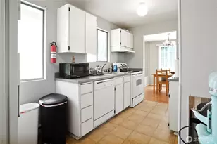 10606 Roosevelt Way NE, Seattle, WA 98125 - Photo 13