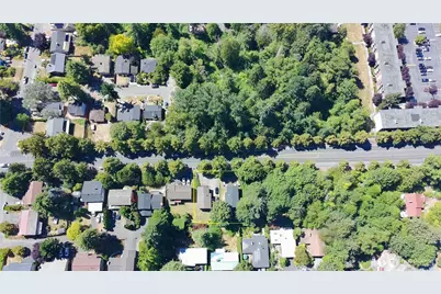 10606 Roosevelt Way NE, Seattle, WA 98125 - Photo 3