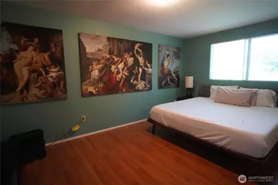 10606 Roosevelt Way NE, Seattle, WA 98125 - Photo 15