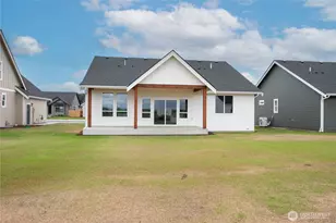316 W 3rd St, Everson, WA 98247 - Photo 31