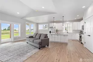 316 W 3rd St, Everson, WA 98247 - Photo 9