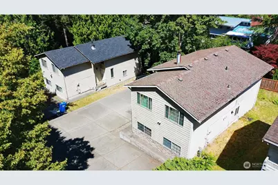 10616 Roosevelt Way NE, Seattle, WA 98125 - Photo 1