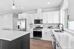 320 W 3rd St, Everson, WA 98247 - Photo 9