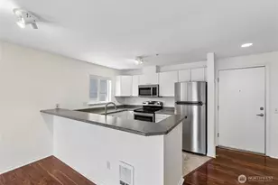 323 Queen Anne Ave N, Seattle, WA 98109 - Photo 5