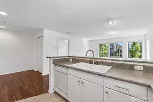323 Queen Anne Ave N, Seattle, WA 98109 - Photo 7
