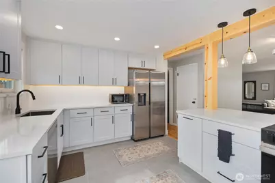 2422 W Lynn Street, Seattle, WA 98199 - Photo 13
