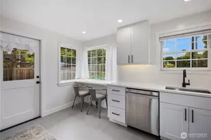 2422 W Lynn St, Seattle, WA 98199 - Photo 11