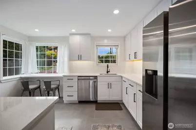 2422 W Lynn Street, Seattle, WA 98199 - Photo 9