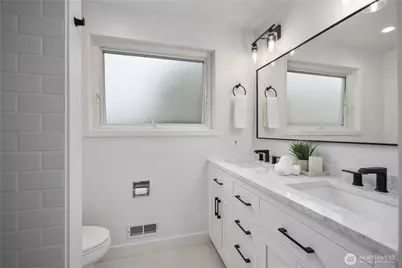 2422 W Lynn Street, Seattle, WA 98199 - Photo 17
