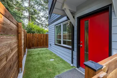 13730 Stone Avenue N, Seattle, WA 98133 - Photo 1