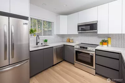 13730 Stone Avenue N, Seattle, WA 98133 - Photo 7
