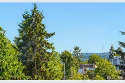 10025 Ashworth Avenue N, Seattle, WA 98133 - Photo 13
