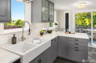 10025 Ashworth Ave N, Seattle, WA 98133 - Photo 11