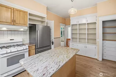 6238 Woodlawn Avenue N, Seattle, WA 98103 - Photo 13