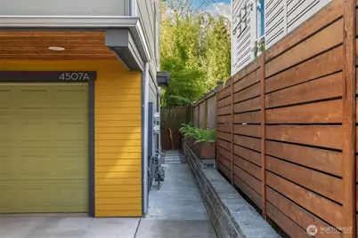 4507 Linden Avenue N #A, Seattle, WA 98103 - Photo 3