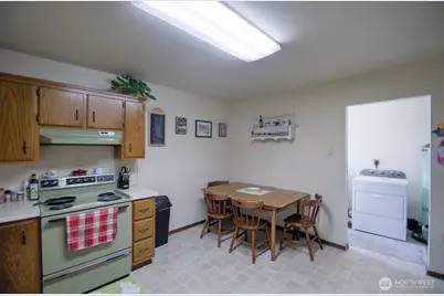 664 NW New York Avenue, Chehalis, WA 98532 - Photo 11