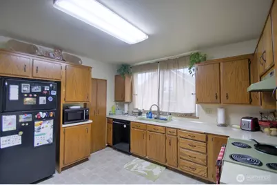 664 NW New York Avenue, Chehalis, WA 98532 - Photo 7