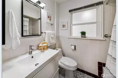 8215 4th Avenue NE, Seattle, WA 98115 - Photo 15
