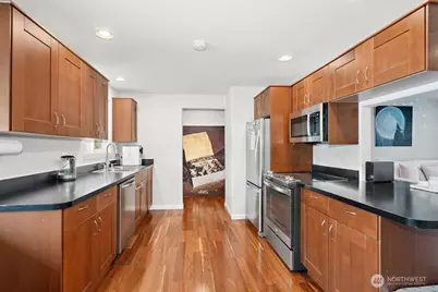21013 NE 60th Place, Redmond, WA 98053 - Photo 15