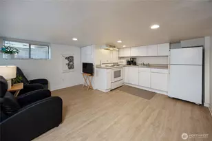 19708 N Park Ave N, Shoreline, WA 98133 - Photo 25