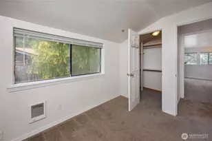 19708 N Park Ave N, Shoreline, WA 98133 - Photo 17