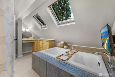 6505 NE Arrowhead Drive, Kenmore, WA 98028 - Photo 23