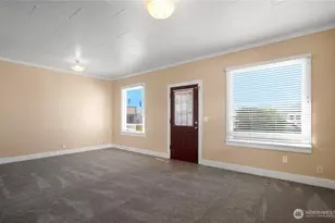 621 W Market St, Aberdeen, WA 98520 - Photo 3