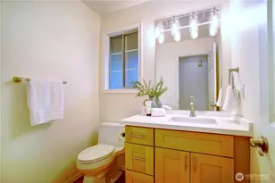 17615 NE 130th Ct W, Redmond, WA 98052 - Photo 15