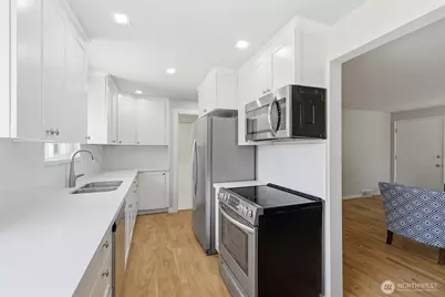 3844 49th Avenue SW, Seattle, WA 98116 - Photo 5