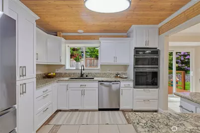 412 164 Place SE, Bothell, WA 98012 - Photo 5