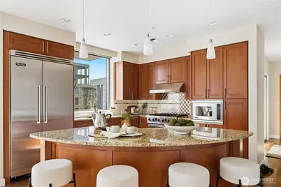 10650 NE 9th Place #2122, Bellevue, WA 98004 - Photo 5