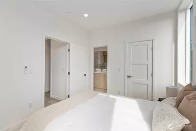 2328 Franklin Avenue E #C, Seattle, WA 98102 - Photo 25