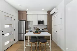 2328 Franklin Ave E, Seattle, WA 98102 - Photo 9