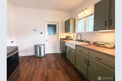 218 Washington Avenue N, Eatonville, WA 98328 - Photo 3