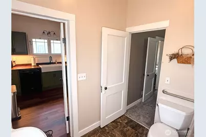 218 Washington Avenue N, Eatonville, WA 98328 - Photo 5