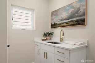 910 15th Ave, Seattle, WA 98122 - Photo 13