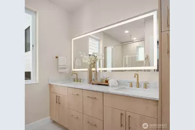 910 15th Avenue #B, Seattle, WA 98122 - Photo 17