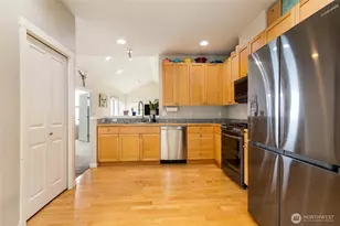 10919 E Villa Monte Dr, Mukilteo, WA 98275 - Photo 17